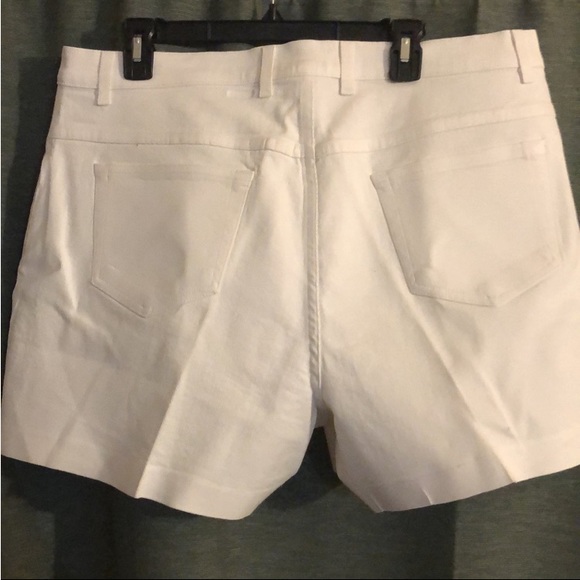 NWOT Jeanology White Denim Jean Shorts - Picture 2 of 3